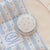 Eleganter und funktionaler Untersetzer mit floralem Design Brehn