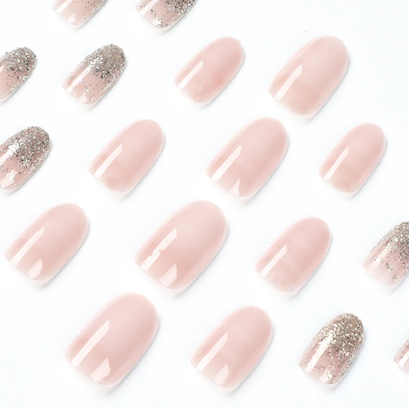Kunstvolle Nagelkunst mit Strassverzierungen und elegantem Farbverlauf Brehn