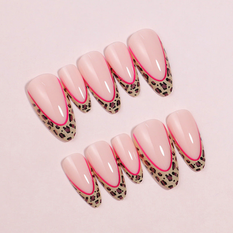 Künstlerisches Stiletto Press-On-Nagelset mit Leopardenprint-Akzenten Brehn
