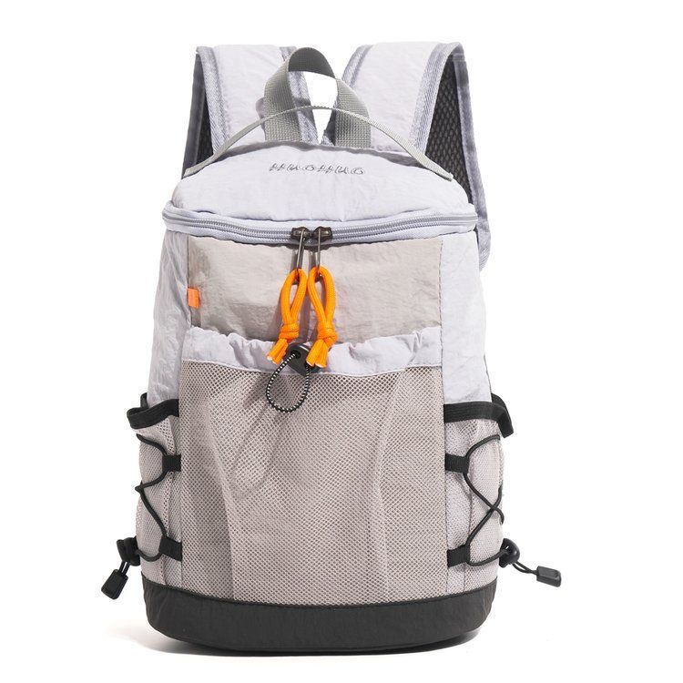 Leichtgewichtiger Wanderrucksack mit Netztaschen