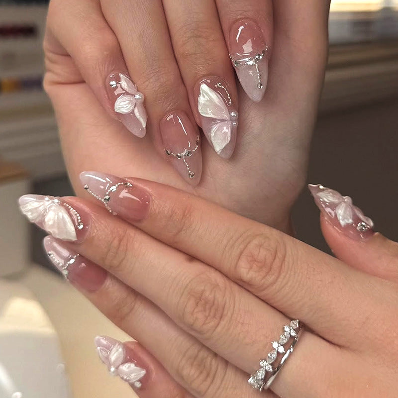 Dekorativer Press-On-Nail-Art-Set mit Schmetterlingsakzenten Brehn