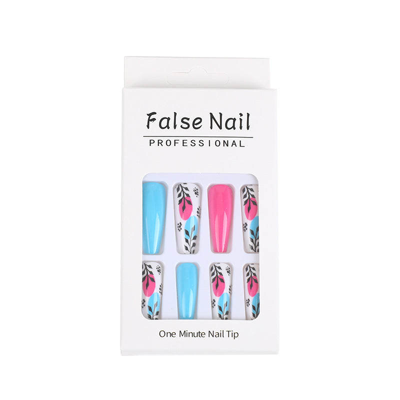 Kunstnägel mit floralem Design und kreativen Akzenten Brehn