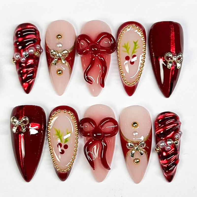 Kunstnagelset mit glamourösen Schleifen und funkelnden Details Brehn
