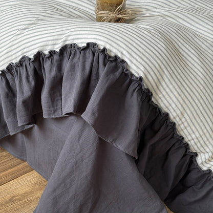Gestreiftes besticktes Rüschende Bettbezug-Set mit frilly Kante und Kissenbezügen