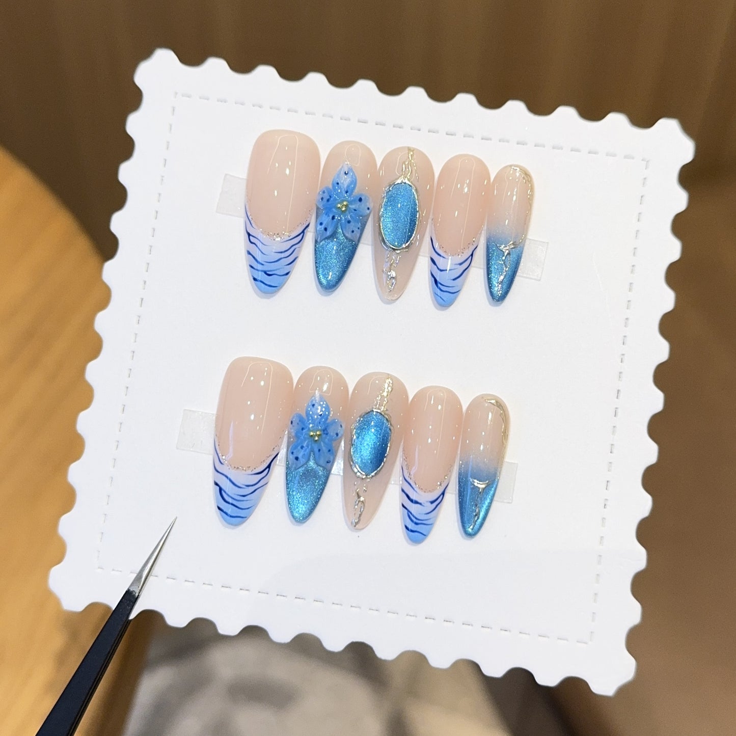 Kunstnägel mit Exquisite Blumen- und Glitzermotiven Brehn