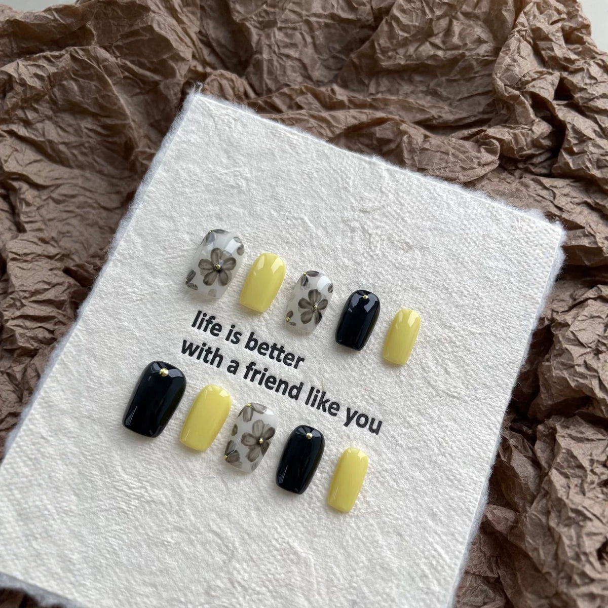 Künstlerisches Floral-Akzent Press-On Nagelset