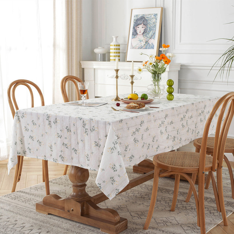Blumen bestickte Tischdecke