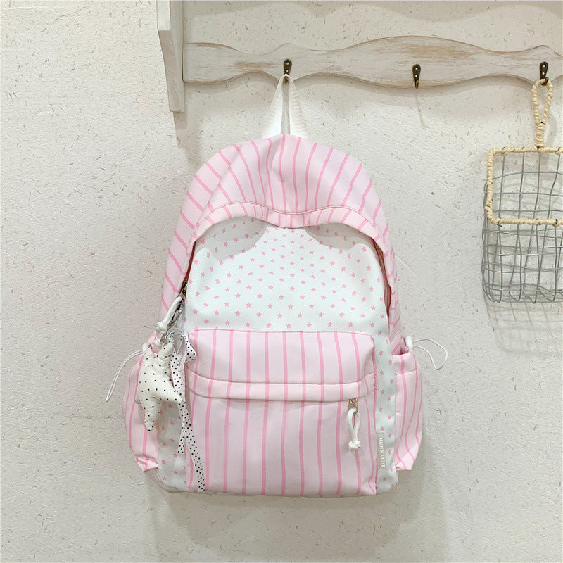 Niedlicher gestreifter Schulrucksack