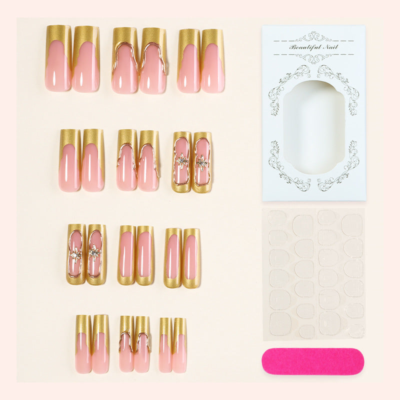 Elegantes Press-On-Nagelkunst-Set mit goldenen Akzentdesign Brehn