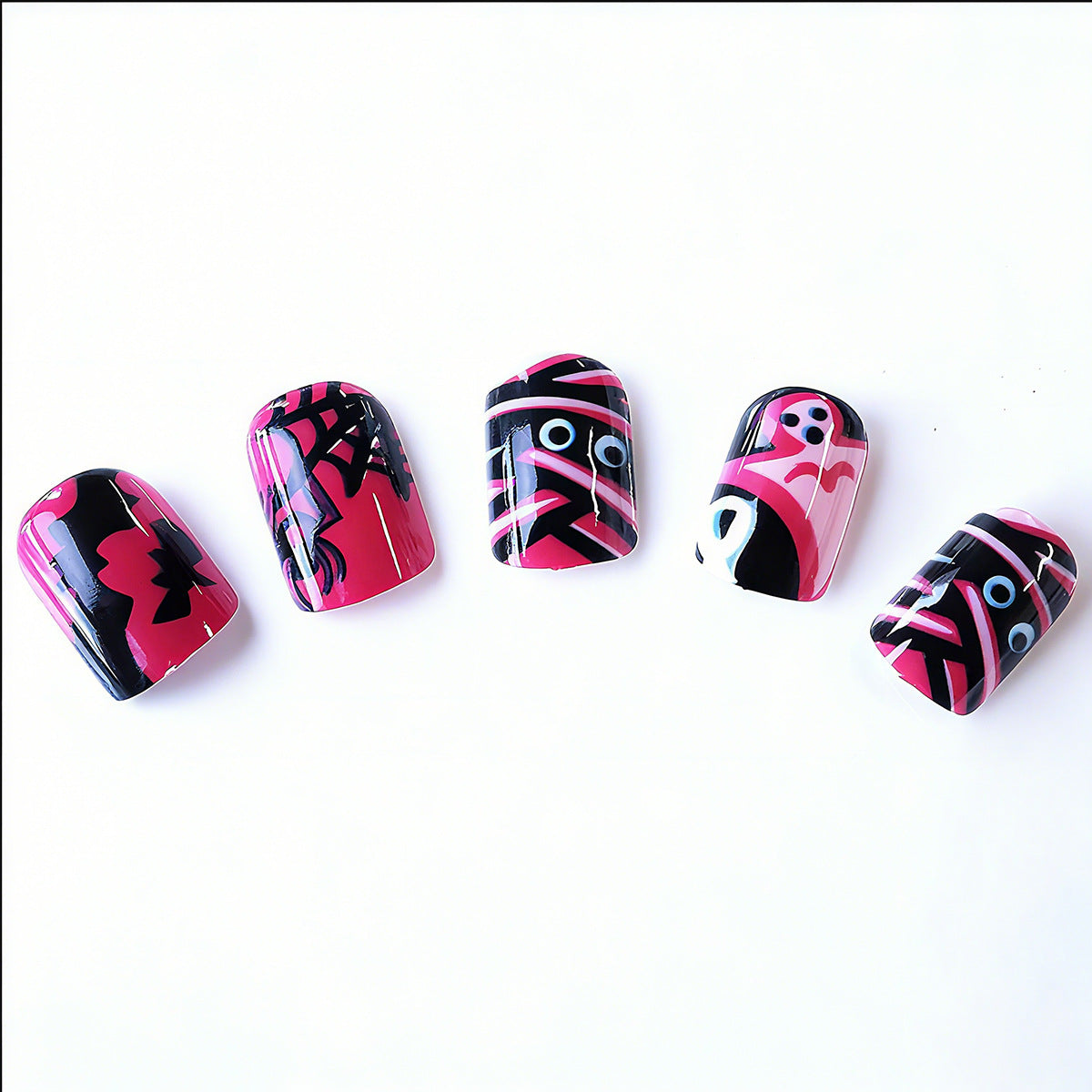 Halloween Kunstnägel mit verspielten Motiven und Glitzerdetails Brehn