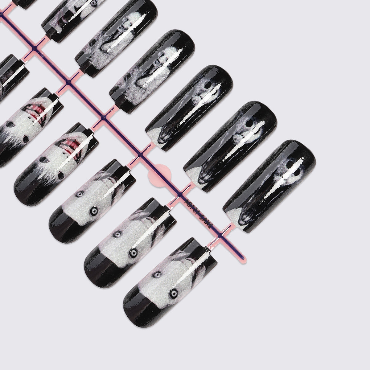 Kreatives Kunstnagelset mit gruseligen Designmotiven Brehn