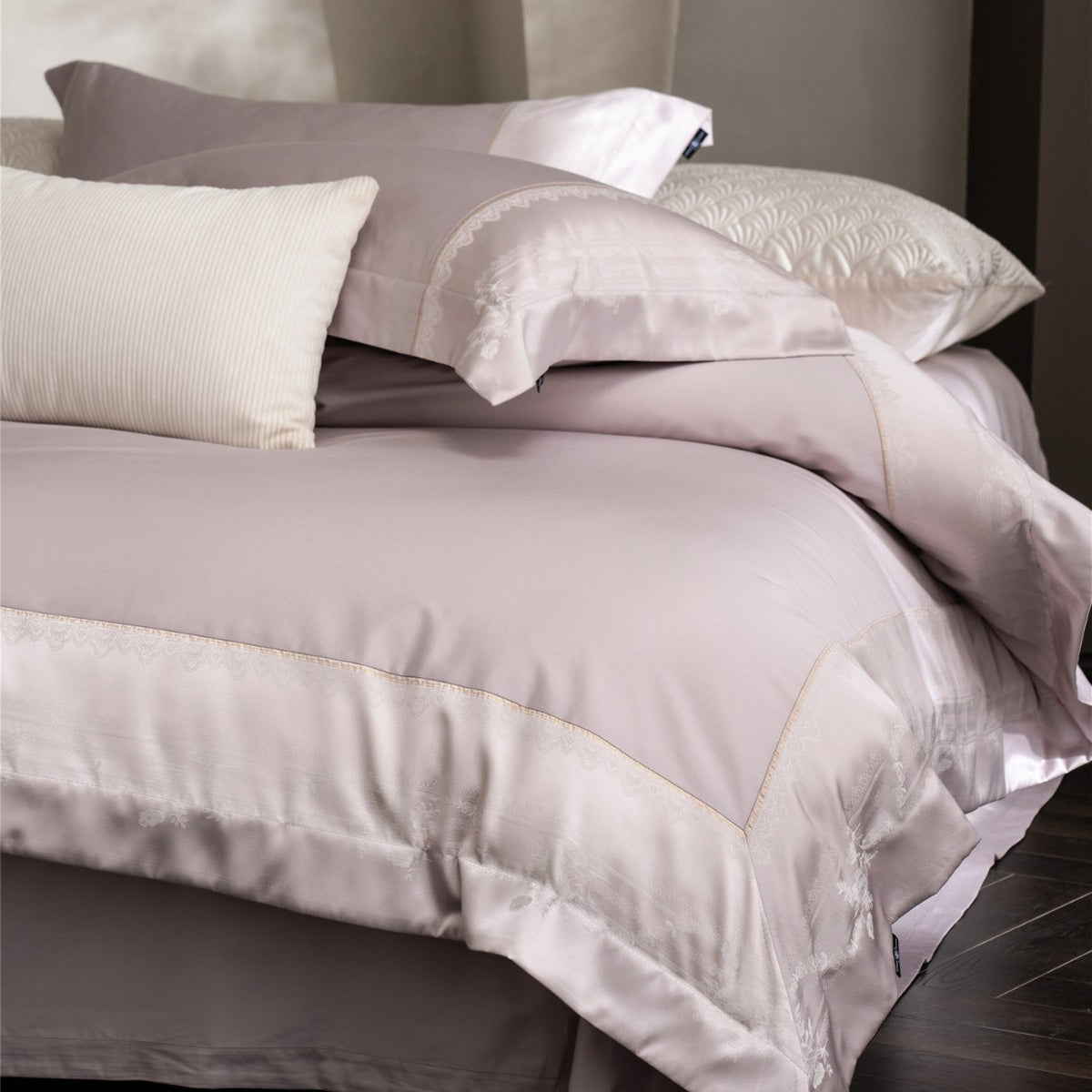 Luxuriöses Satins Bettbezug-Set mit Jacquardbordüre, gewelltem besticktem Saum und Euro-Kissenbezügen