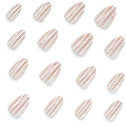 Stilvolle Nailart mit Eleganten Streifenmustern Brehn