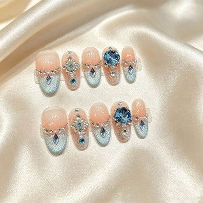 Dekorativer Press-On Nagelset mit Strass- und Glitzerakzenten
