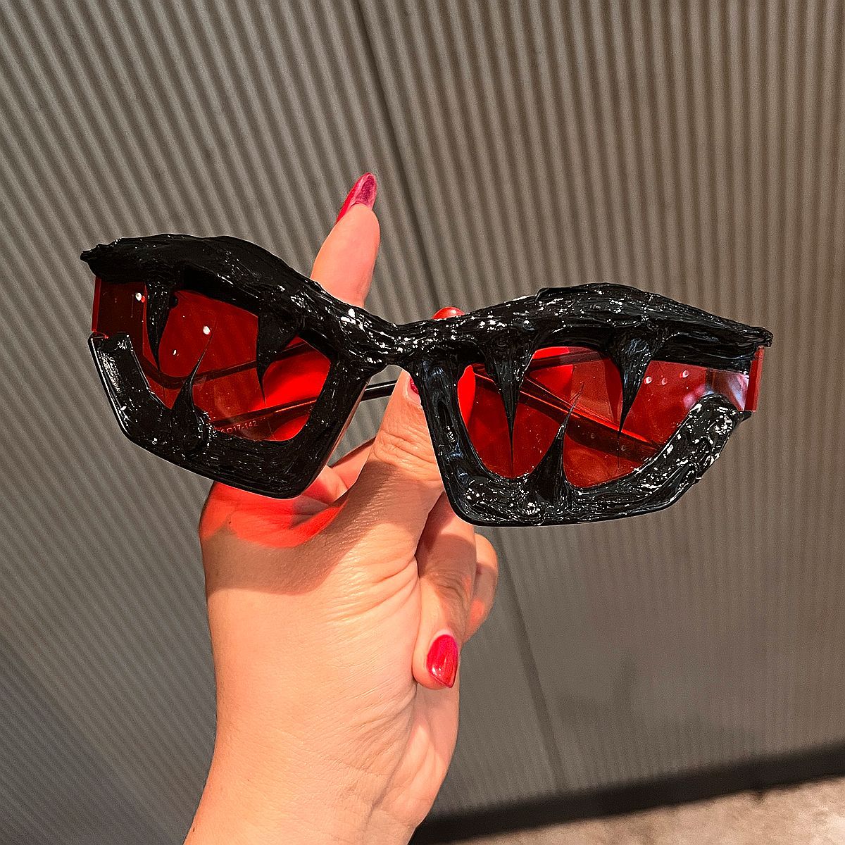 Damen Futuristische Sportsonnenbrille mit außergewöhnlichem Einhorn-Design Brehn