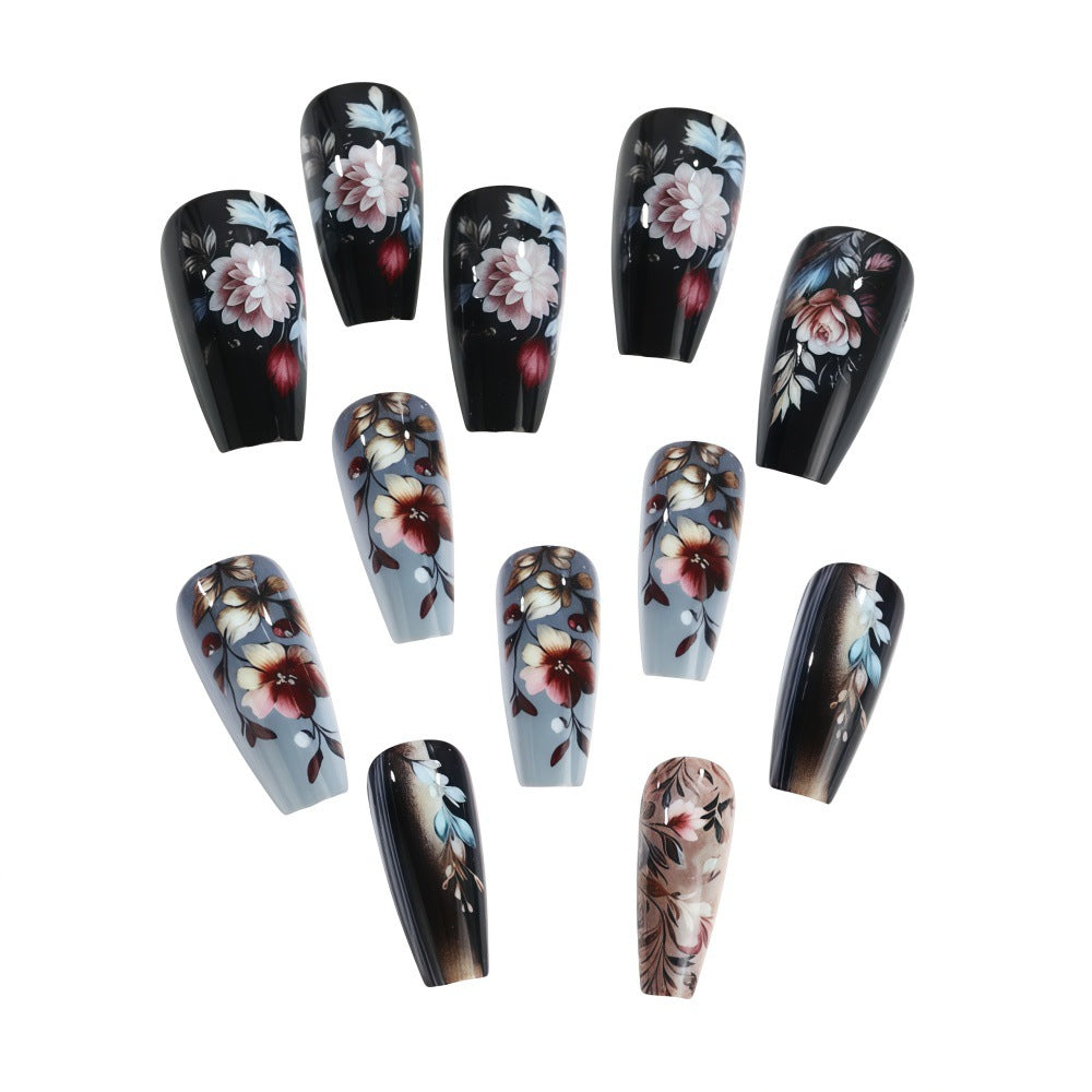 Kunstnägel mit floralem Design und luxuriösem Finish Brehn