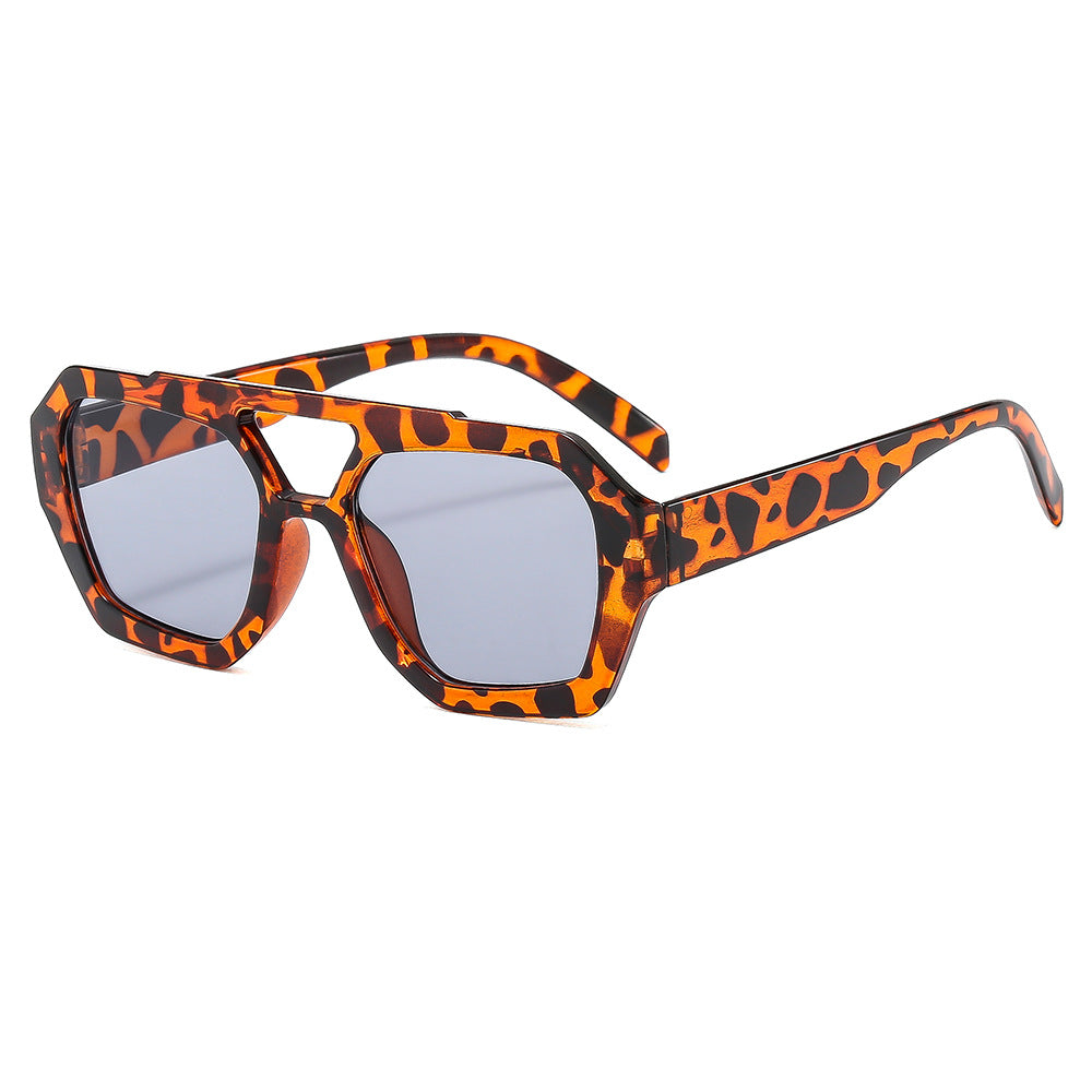 Übergroße geometrische Rahmenbrille