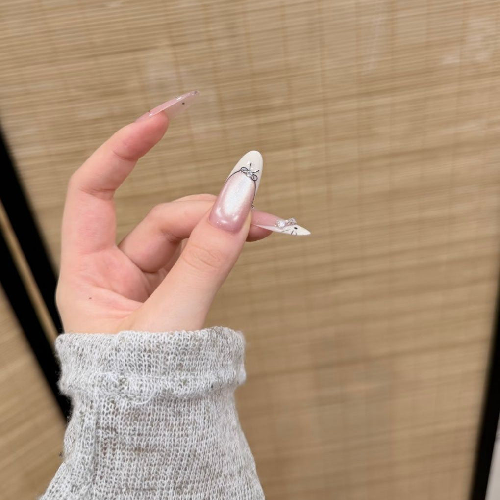 Dekorative Kunstnagelverlängerungen