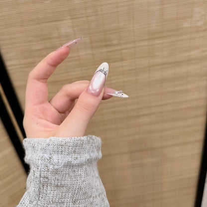 Dekorative Kunstnagelverlängerungen