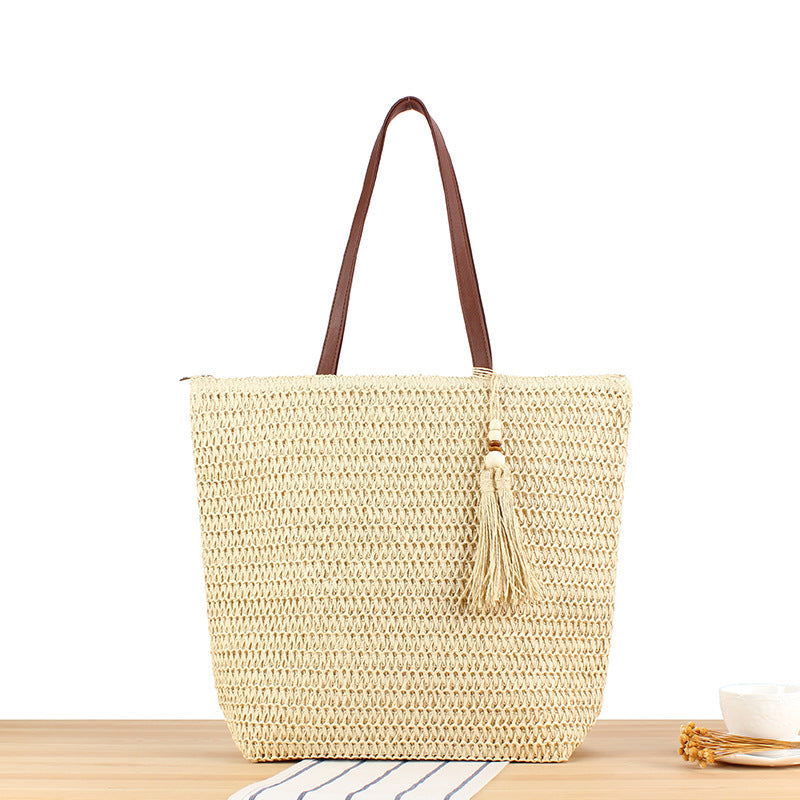 Handtasche Aus Geflochtenem Naturmaterial mit Quastenverzierung Brehn