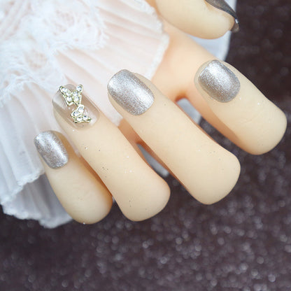 Glitzerndes Press-On-Nagelkunst-Set mit eleganten Schmetterlingsakzenten Brehn