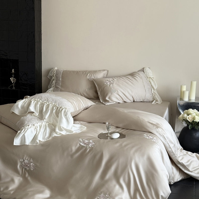 Bestickte Satin-Bettbezugset mit Rüschenspitze-Kissenbezügen