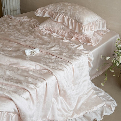 Luxuriöse Satin-Bettwäsche-Garnitur mit floraler Jacquardstruktur, Volant und seidigem Finish