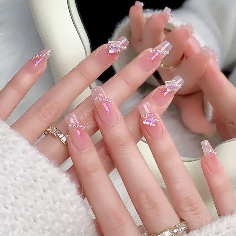 Kunstnägel mit luxuriösen Perlen- und Glitzerverzierungen Brehn