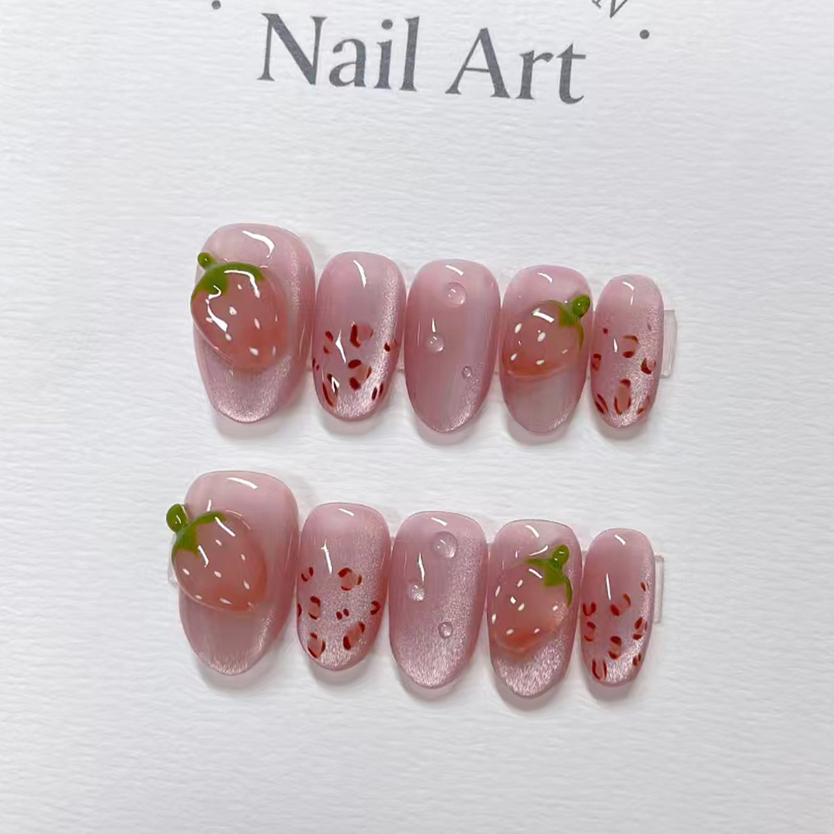 Künstlerische von Erdbeeren inspirierte Press-On Nagelkunst Brehn