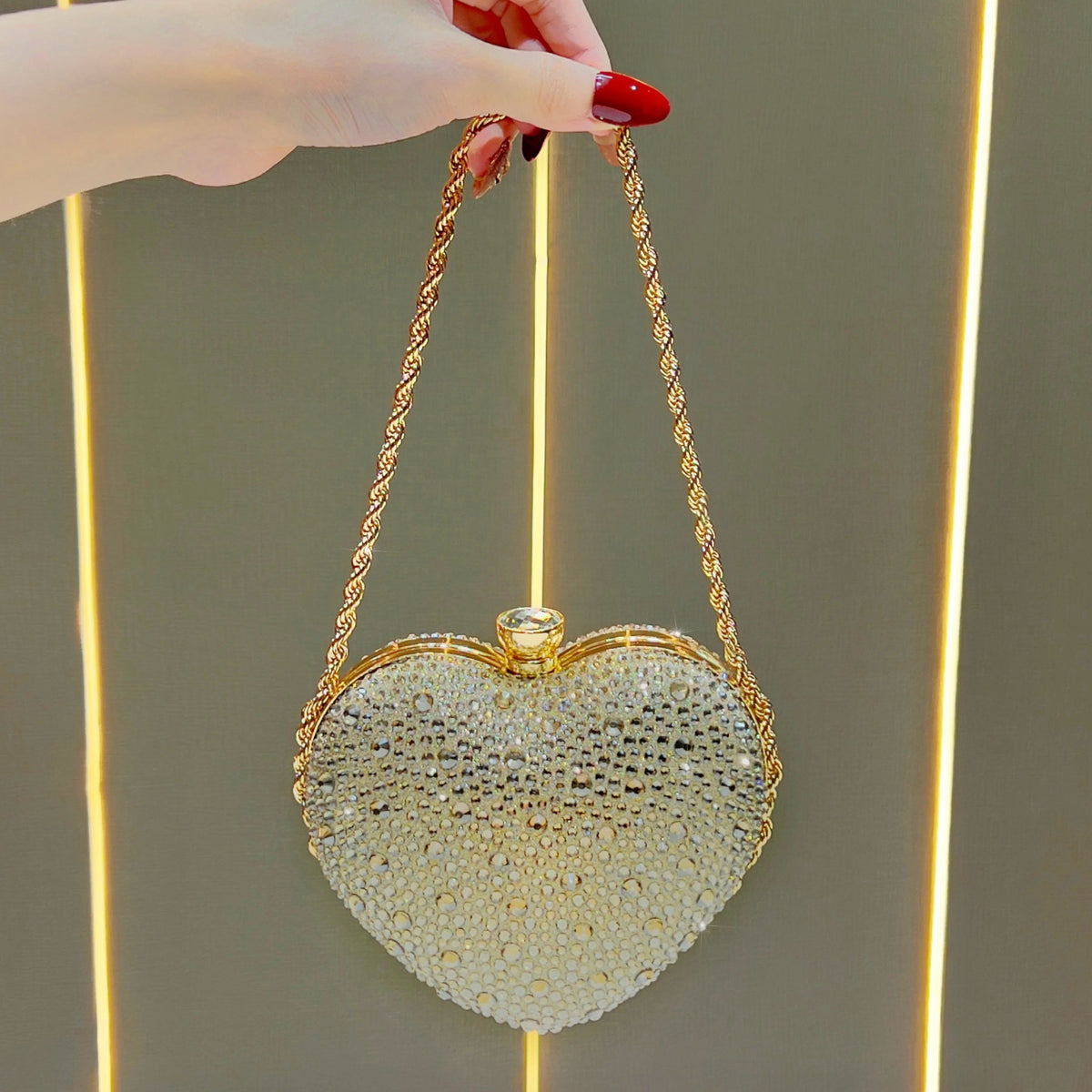 Herzförmige Strass-Abendtasche