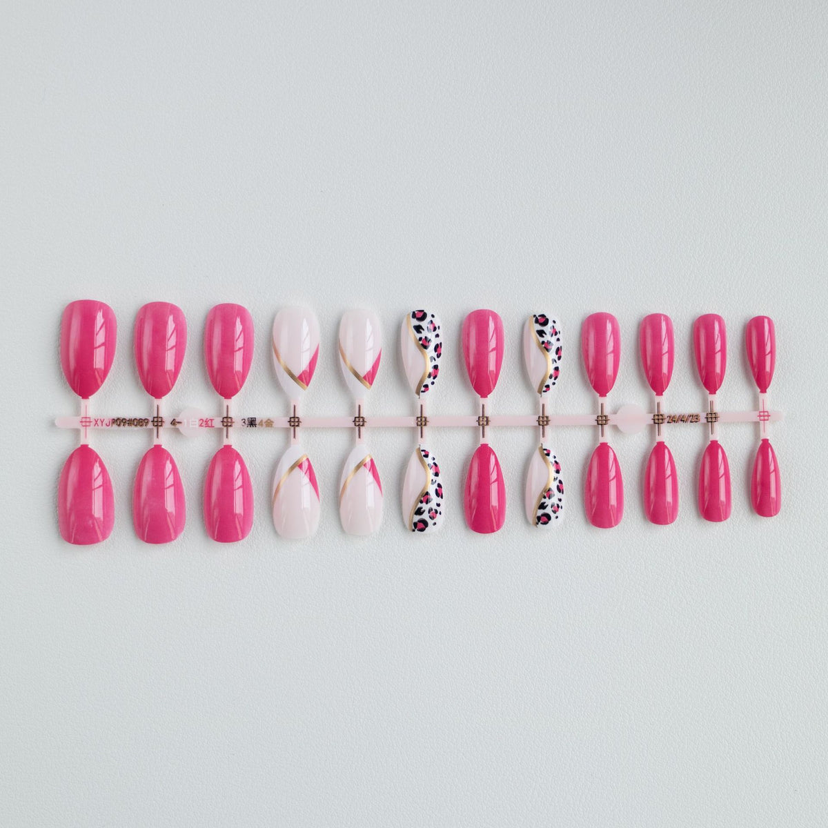 Stylisches French Tip Design Nagelkunst
