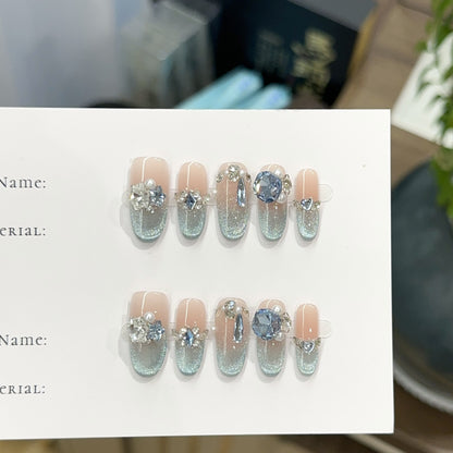Glamouröse mit Kristallen verzierte Press-On Nagelkunst