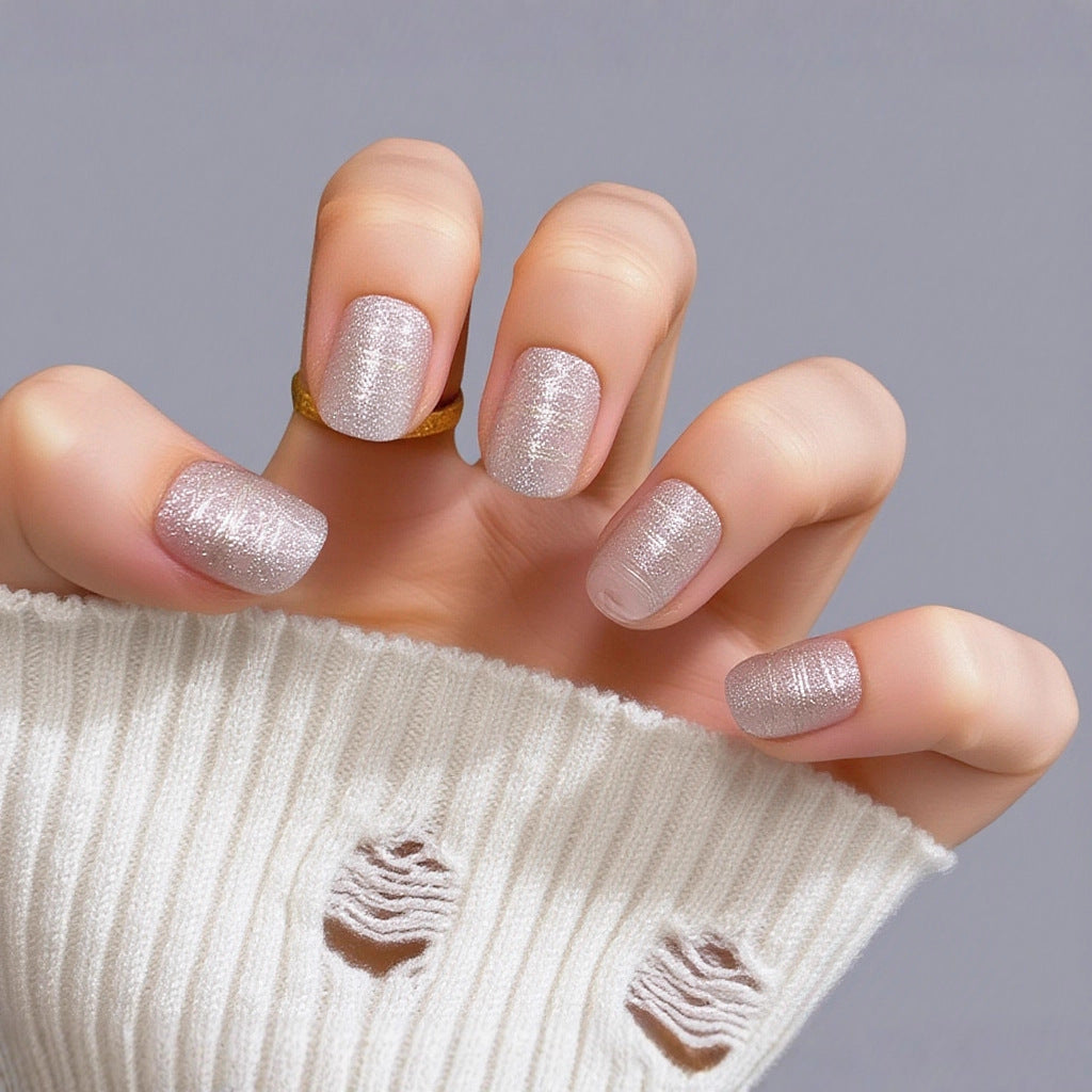 Glitzernde Kunstnägel mit Elegantem Metallic-Finish Brehn