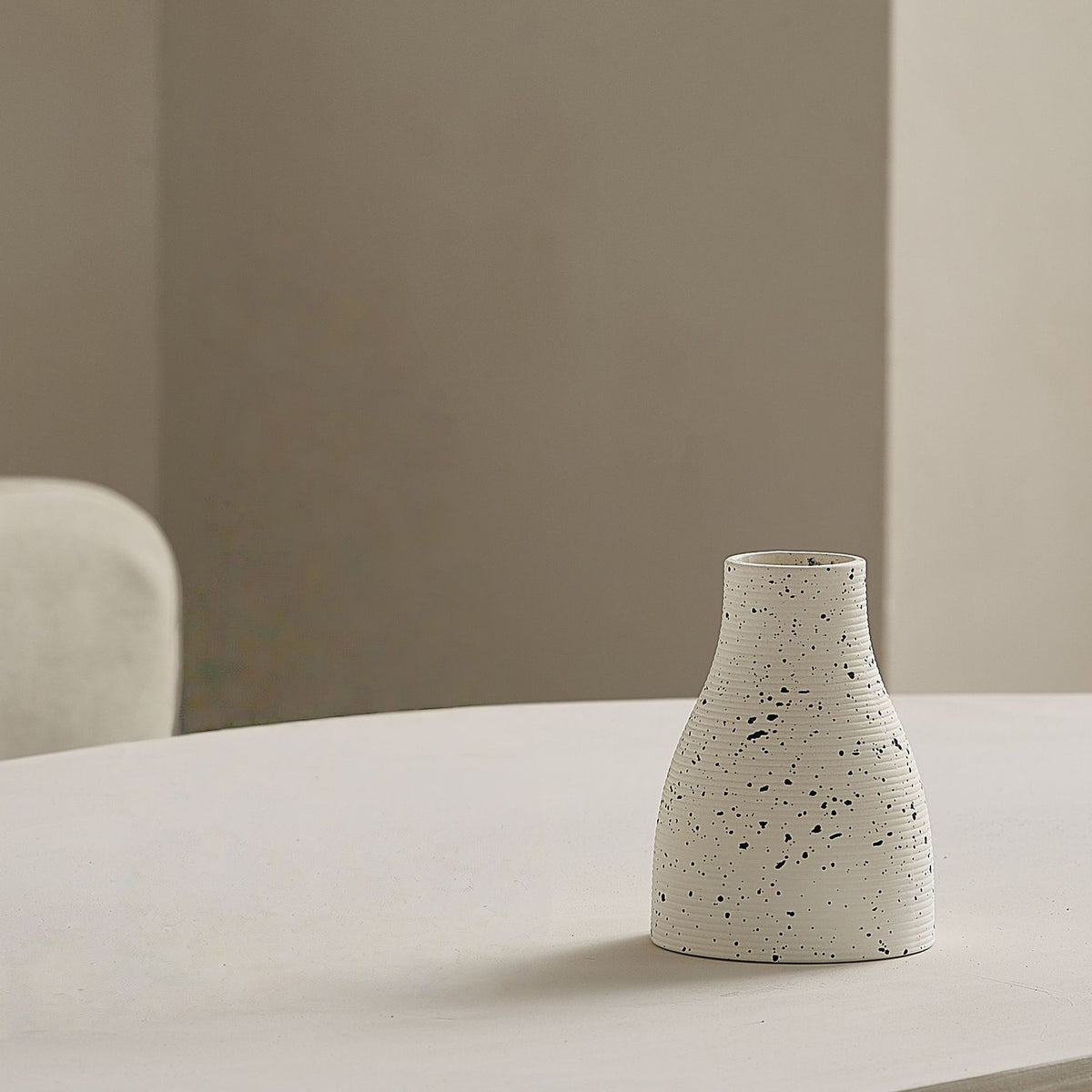 Elegante und Kunstvolle Keramikvase Brehn