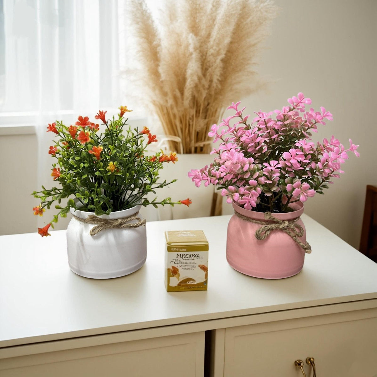 Künstlerisches Kunstblumenarrangement