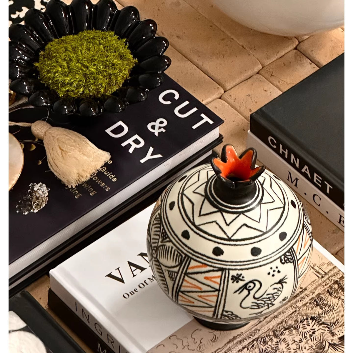 Handgefertigte dekorative von Tribal inspirierte Terrakotta-Vase