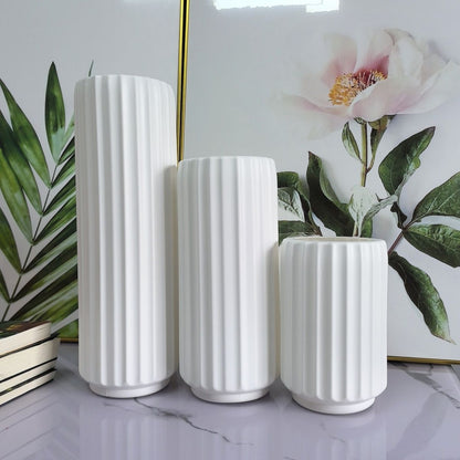Dekorative vertikale gerippte Vase Brehn