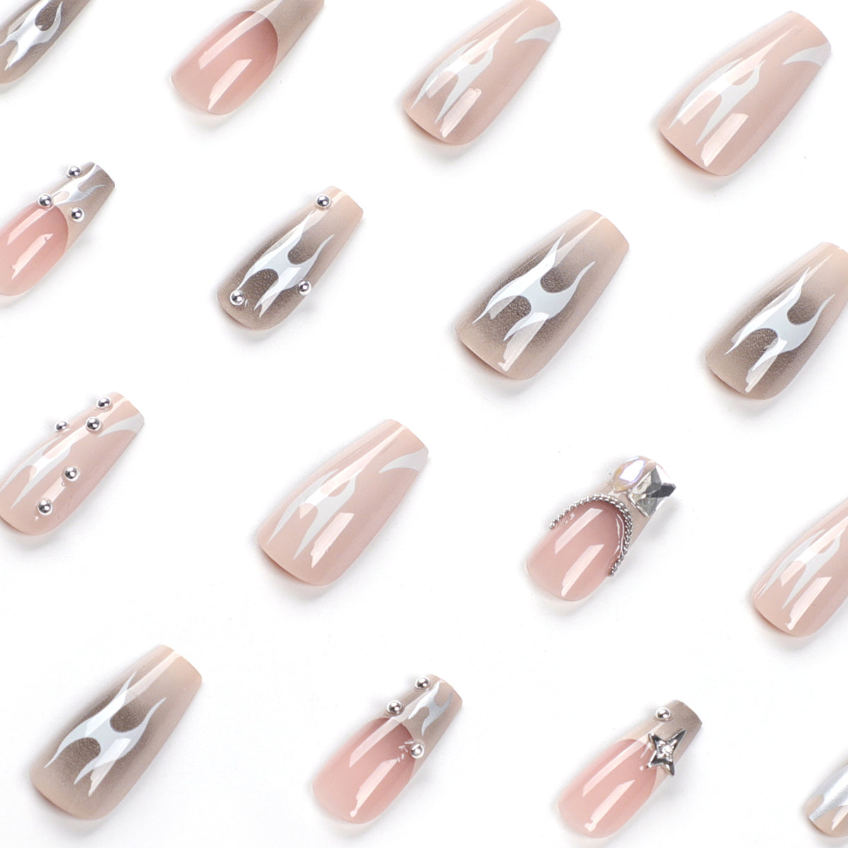 Kunstvolle Nagelverlängerungen mit trendigem Glanz- und Design Brehn