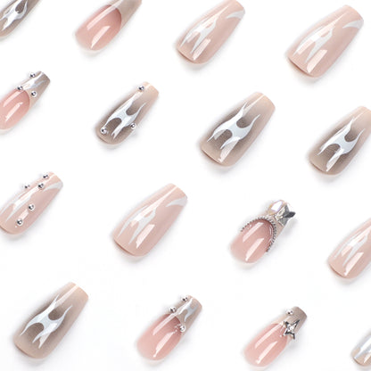 Kunstvolle Nagelverlängerungen mit trendigem Glanz- und Design Brehn