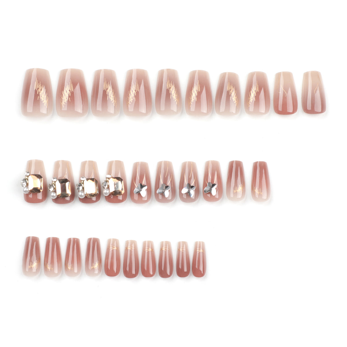 Künstliche Nagelkunst mit eleganten Schmuckakzenten Brehn