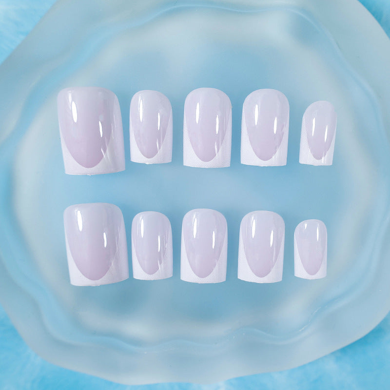 Kunstnagelset mit elegantem French-Tipp Design Brehn