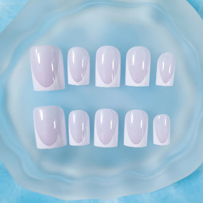 Kunstnagelset mit elegantem French-Tipp Design Brehn