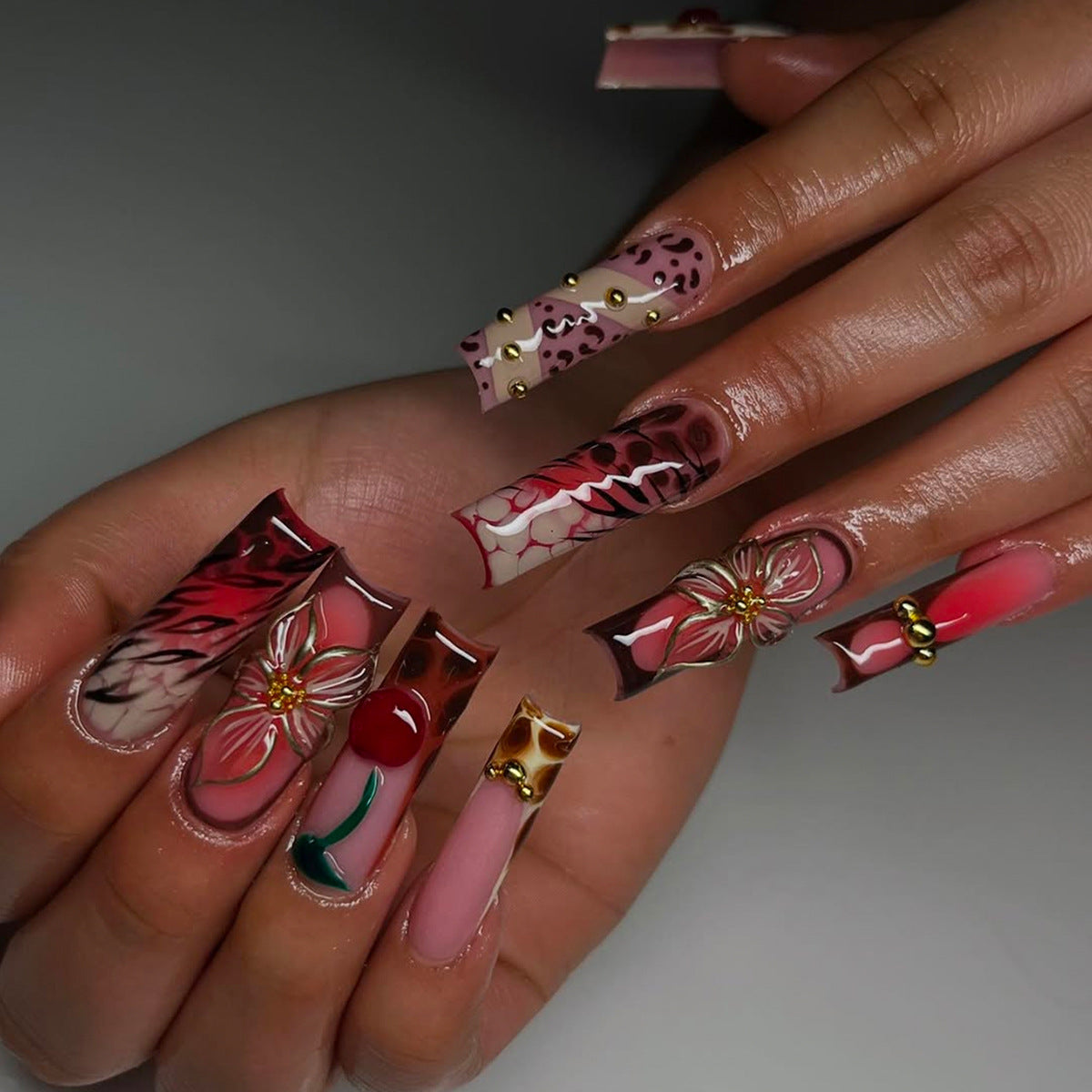 Kunstfingernägel mit Luxuriösem Blumen- und Tierdesign Brehn