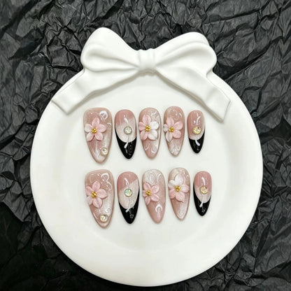 Künstlerisches Press-On Nagelkunst-Set mit Blumendesign