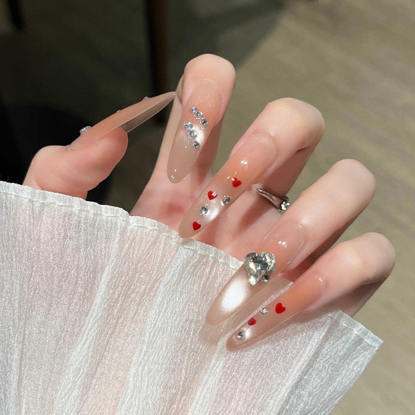 Glamouröse kristallverzierte Drucknägel Brehn