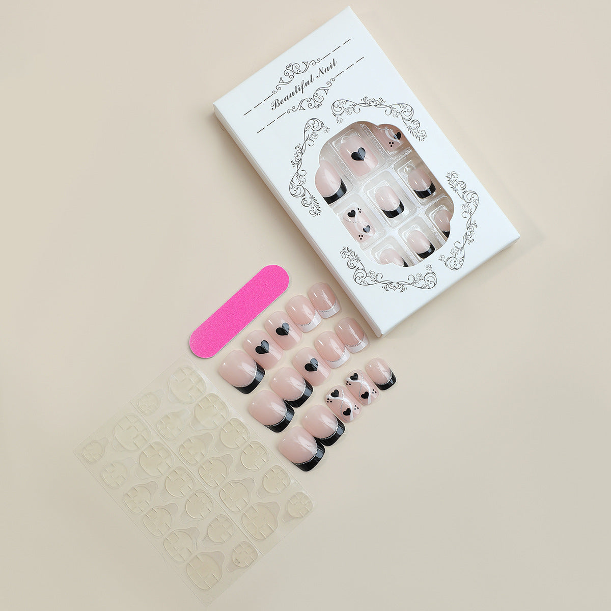 Kreatives Kunstnagelset mit süßem Herzdesign Brehn