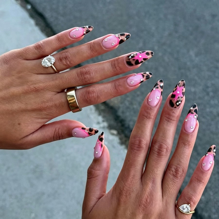 Kunstnagelset mit glamourösen Leoparden-Design und Glitzerelementen Brehn