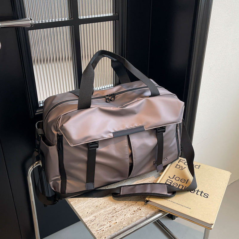 Sportliche Reisetasche Mit Verstellbarem Schultergurt Brehn