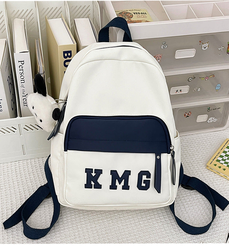 Lässiger Rucksack mit Buchstabenverzierung