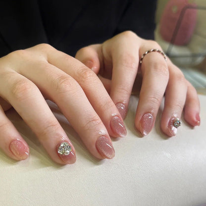 Kunstvolle Glitzer-Nagelverlängerungen mit eleganten Strass-Akzenten Brehn